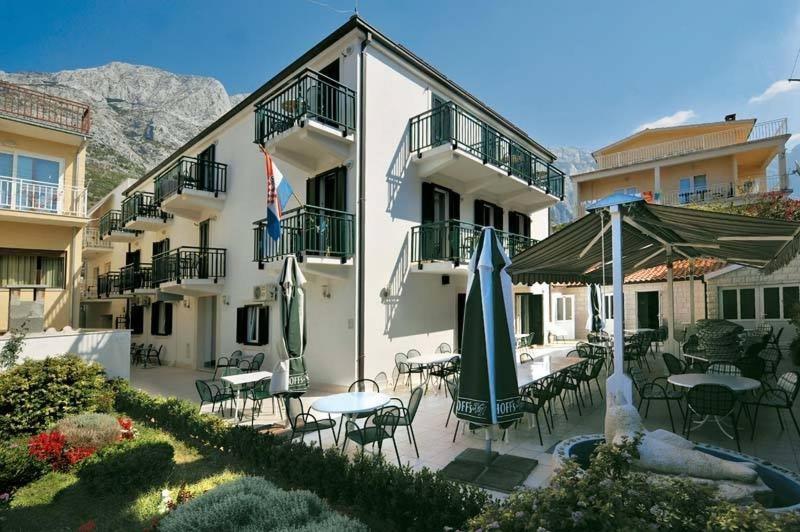 Pansion Knezovic Hotel Baska Voda Exterior photo
